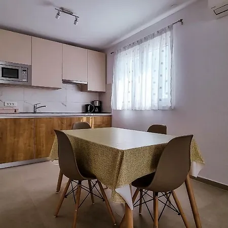 Sofia A4 Dole * Karpinjan