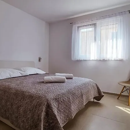 Sofia A4 Dole